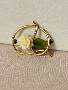 Vintage WRE 14k Gold Filled Flower Brooch White Rose with Light Green Leaf A87